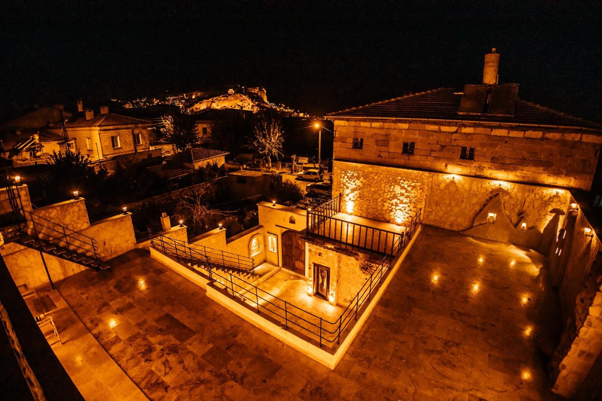 Vanessa Cave House Bed & Breakfast Юргюп Екстериор снимка
