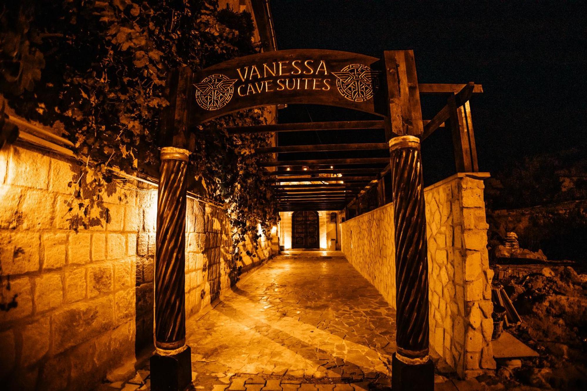 Vanessa Cave House Bed & Breakfast Юргюп Екстериор снимка