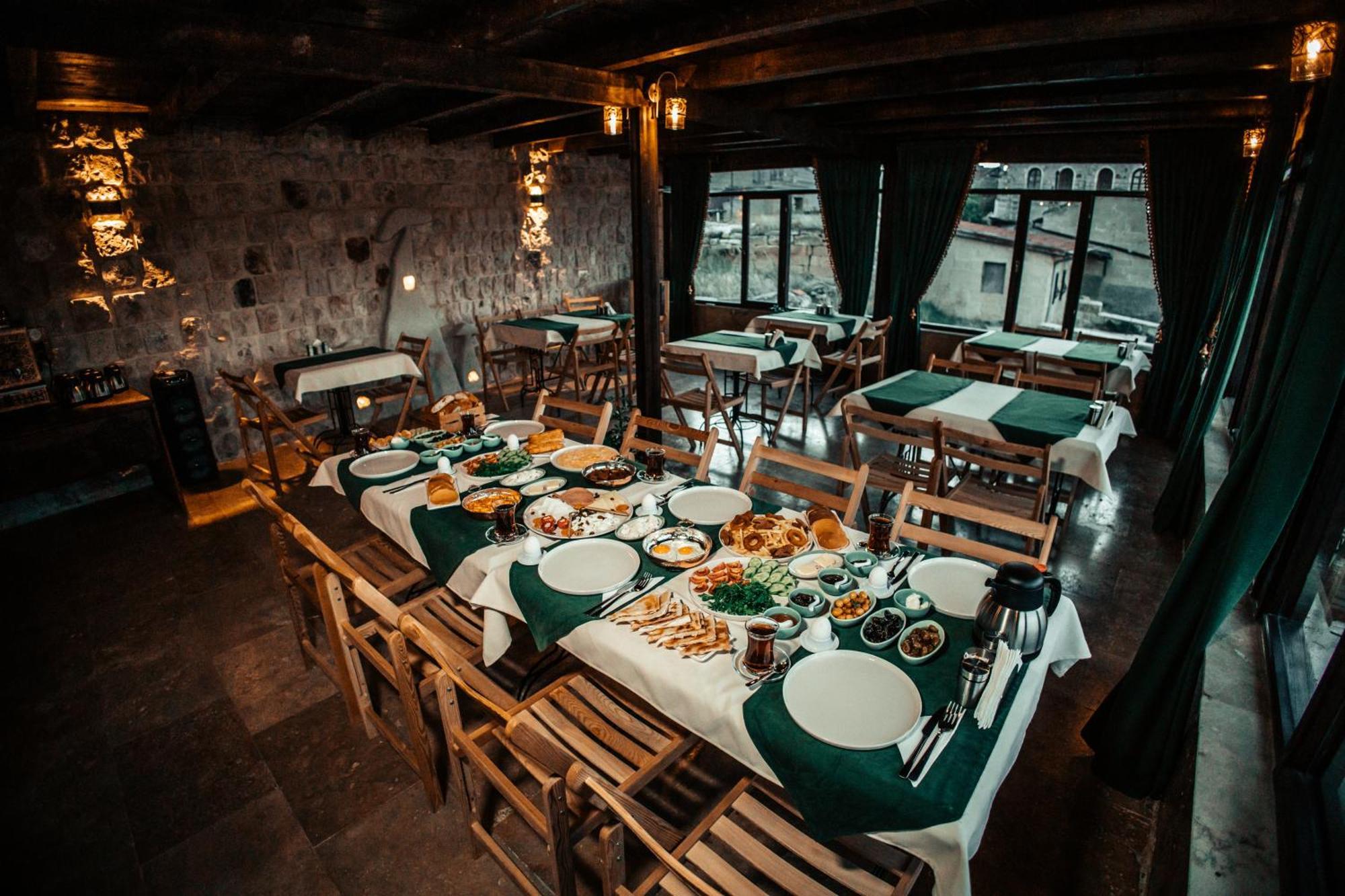Vanessa Cave House Bed & Breakfast Юргюп Екстериор снимка
