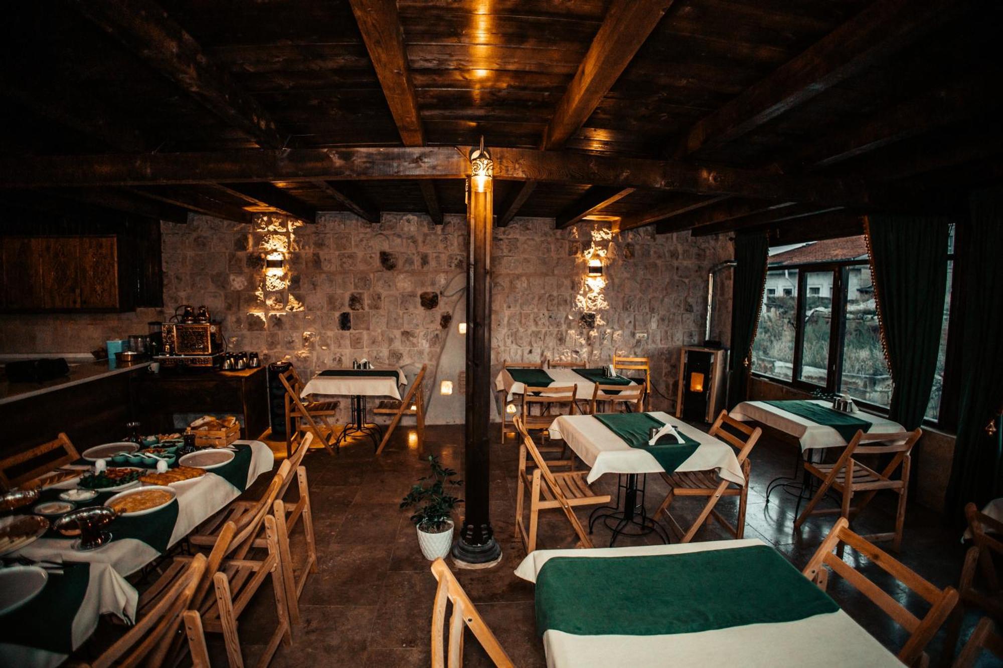 Vanessa Cave House Bed & Breakfast Юргюп Екстериор снимка