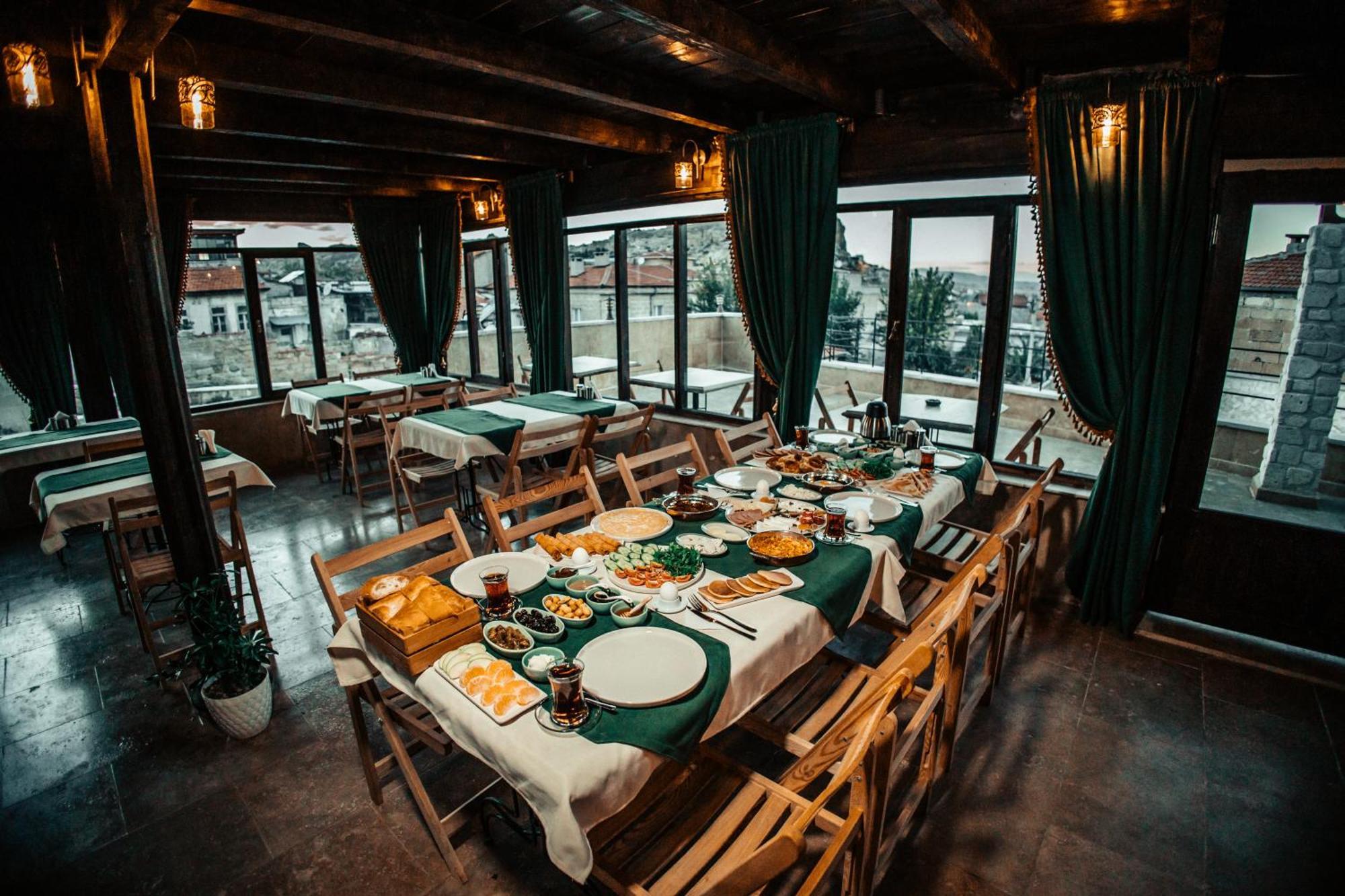 Vanessa Cave House Bed & Breakfast Юргюп Екстериор снимка