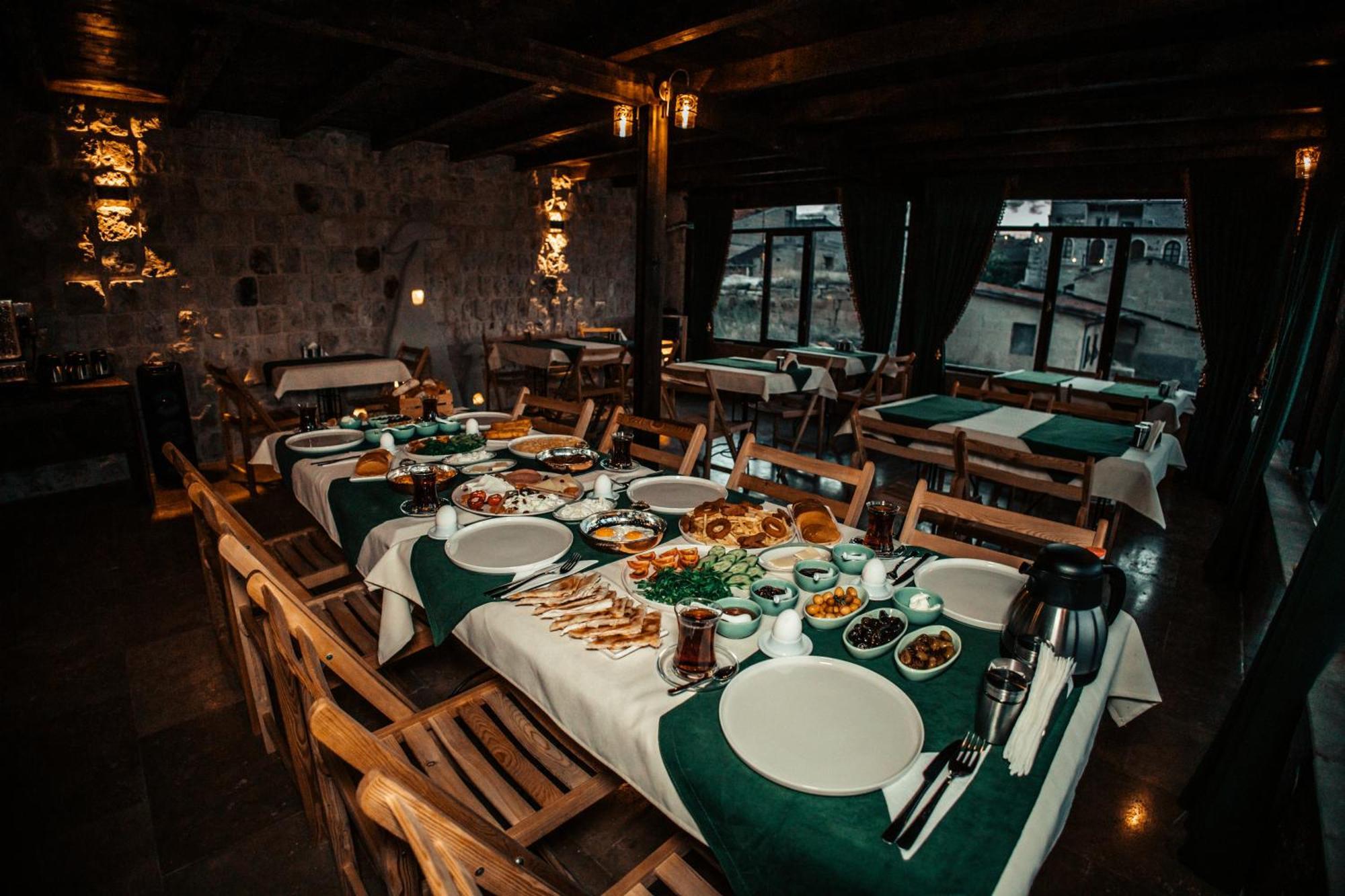 Vanessa Cave House Bed & Breakfast Юргюп Екстериор снимка
