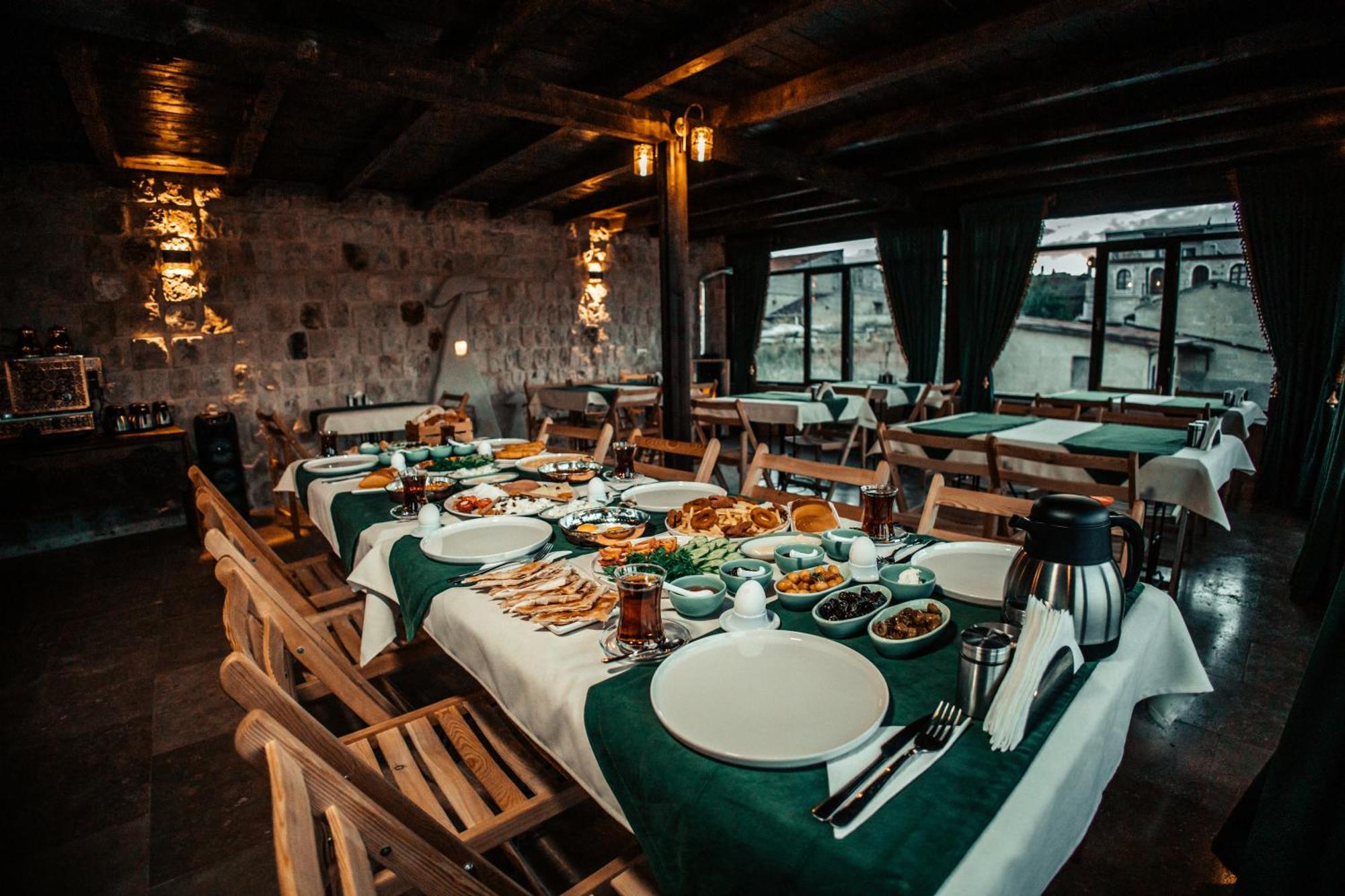 Vanessa Cave House Bed & Breakfast Юргюп Екстериор снимка