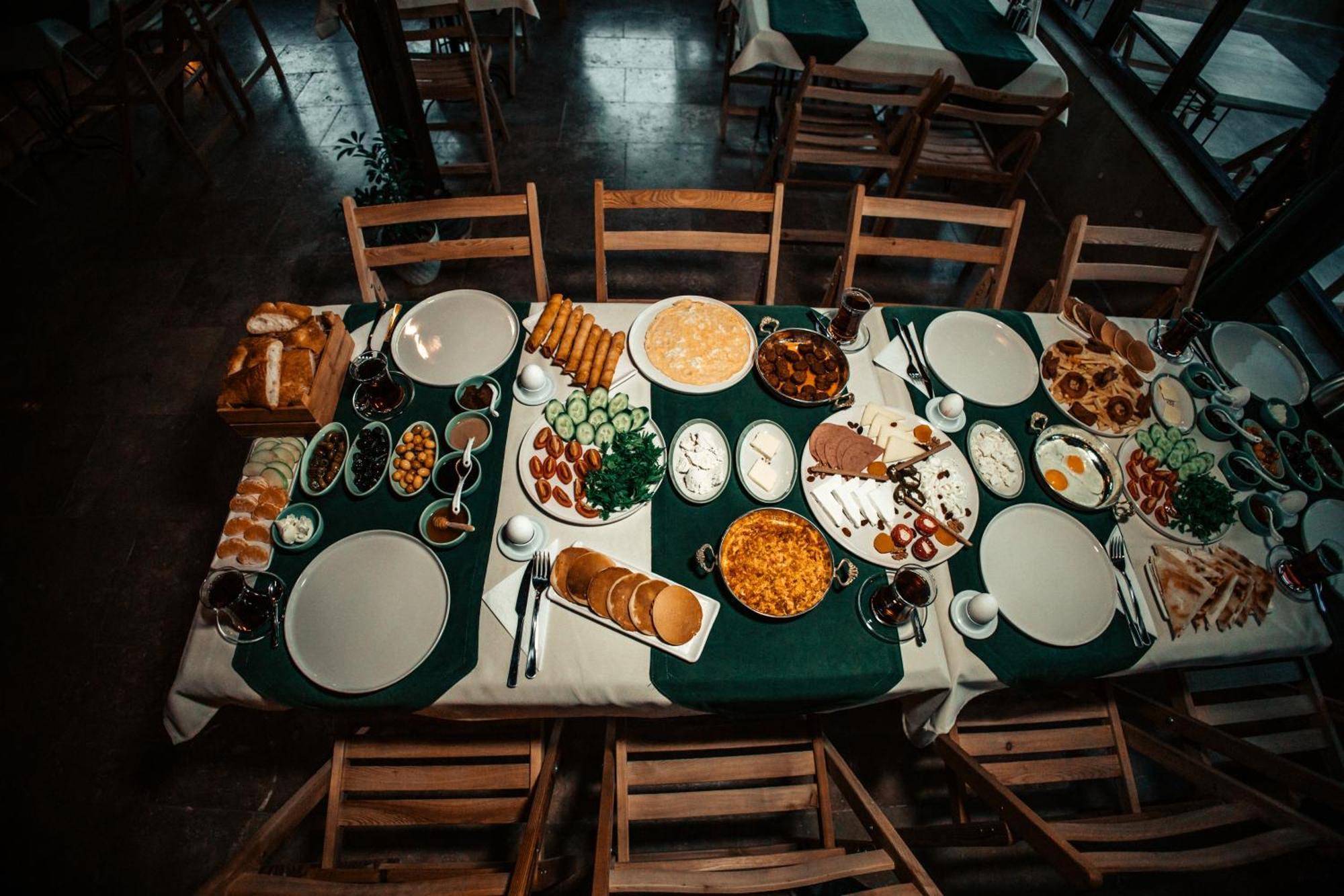 Vanessa Cave House Bed & Breakfast Юргюп Екстериор снимка