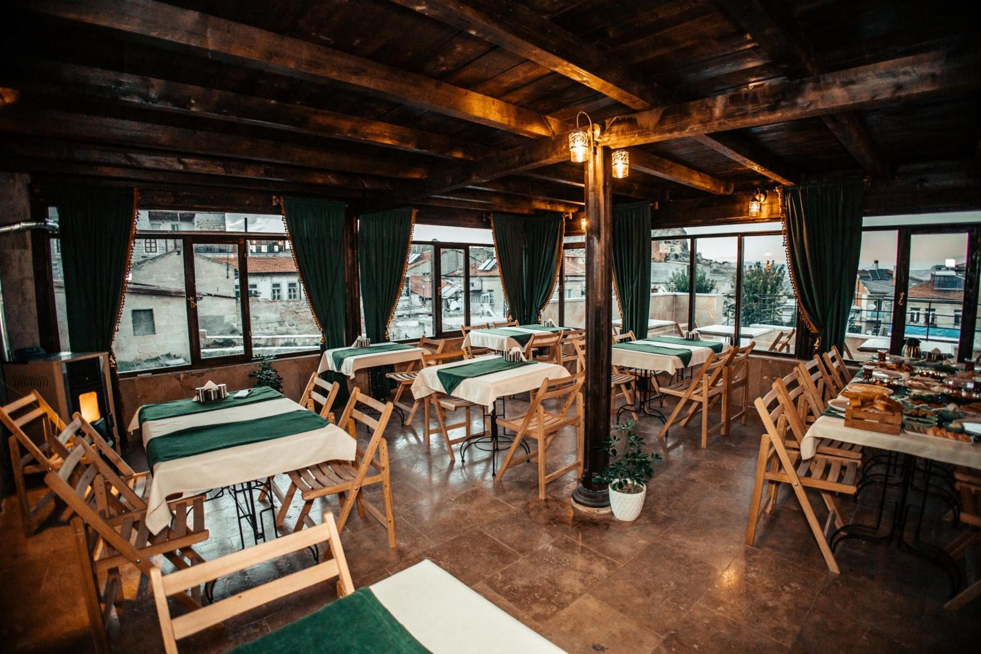 Vanessa Cave House Bed & Breakfast Юргюп Екстериор снимка