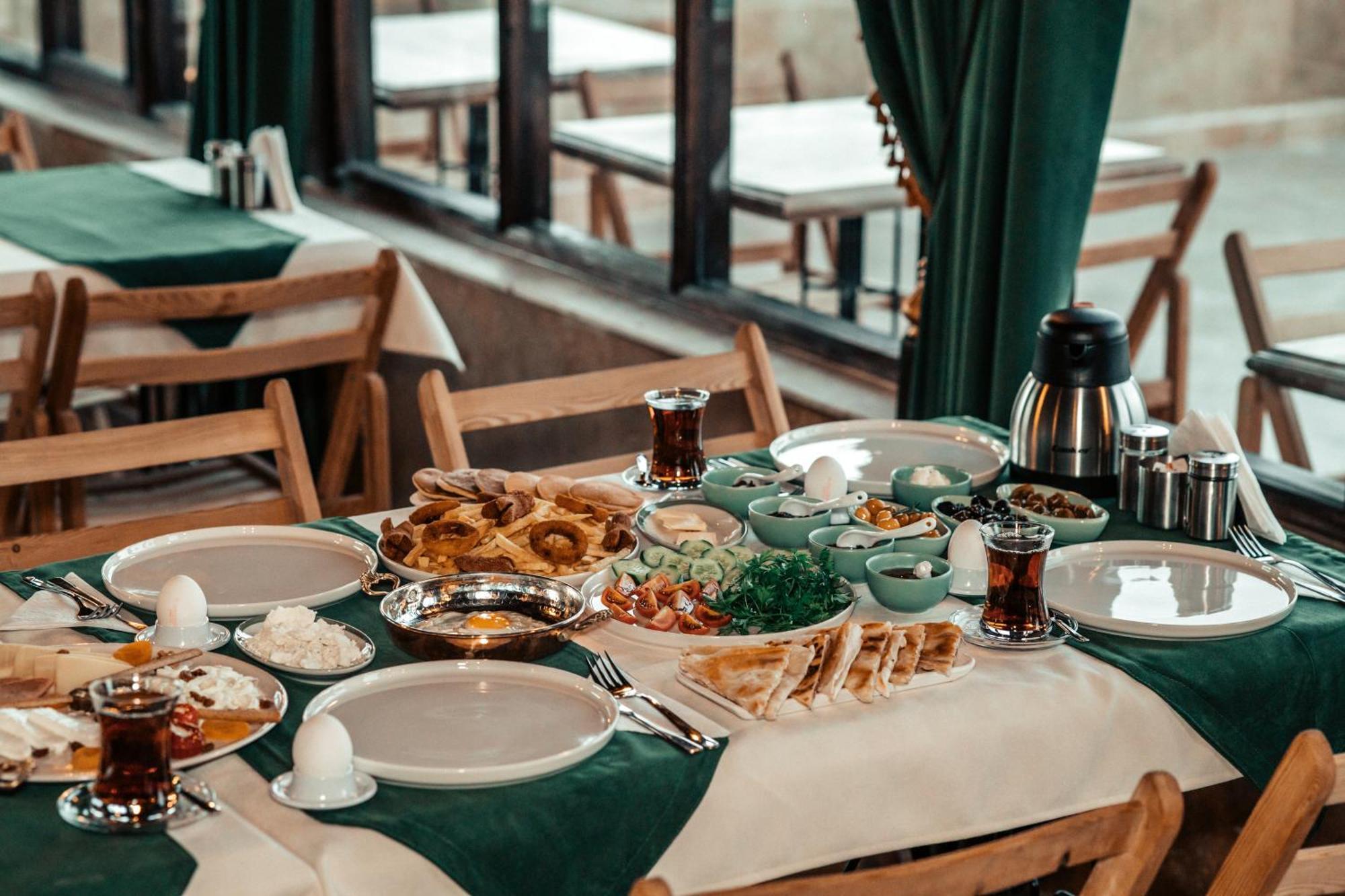 Vanessa Cave House Bed & Breakfast Юргюп Екстериор снимка