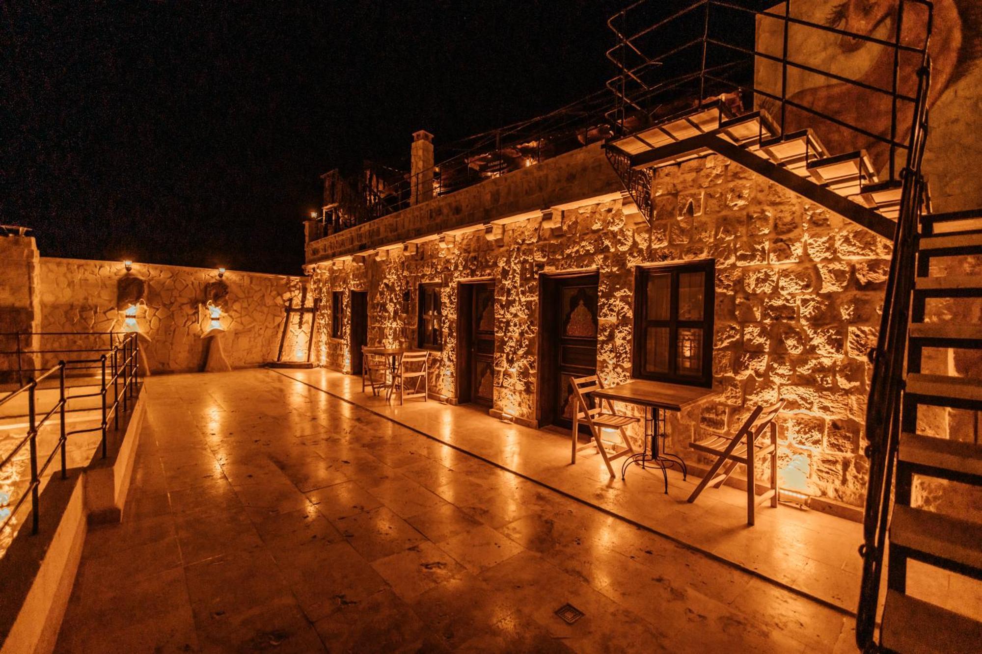 Vanessa Cave House Bed & Breakfast Юргюп Екстериор снимка