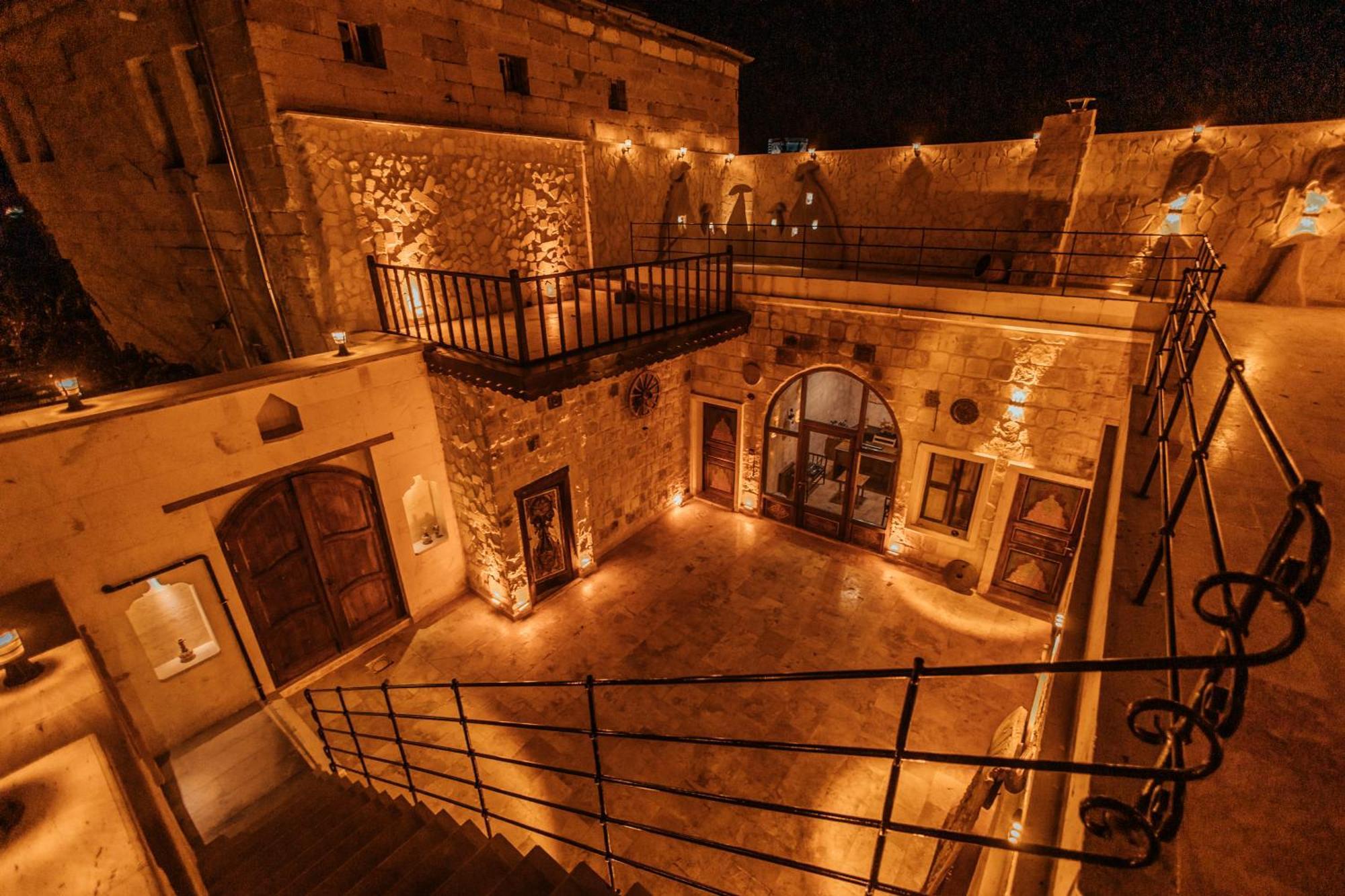 Vanessa Cave House Bed & Breakfast Юргюп Екстериор снимка