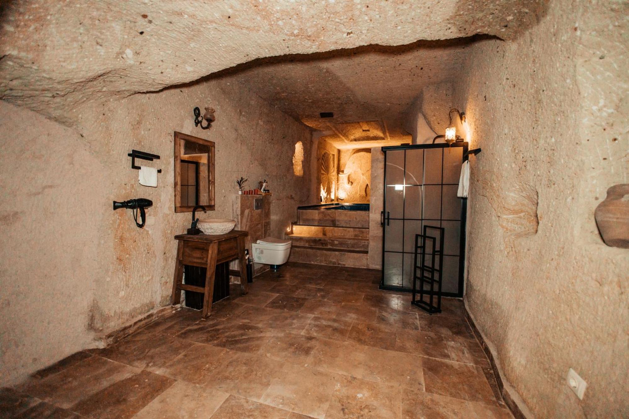 Vanessa Cave House Bed & Breakfast Юргюп Екстериор снимка