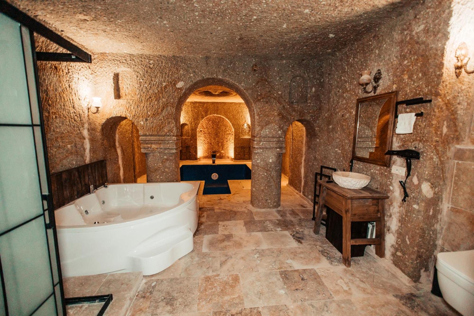 Vanessa Cave House Bed & Breakfast Юргюп Екстериор снимка