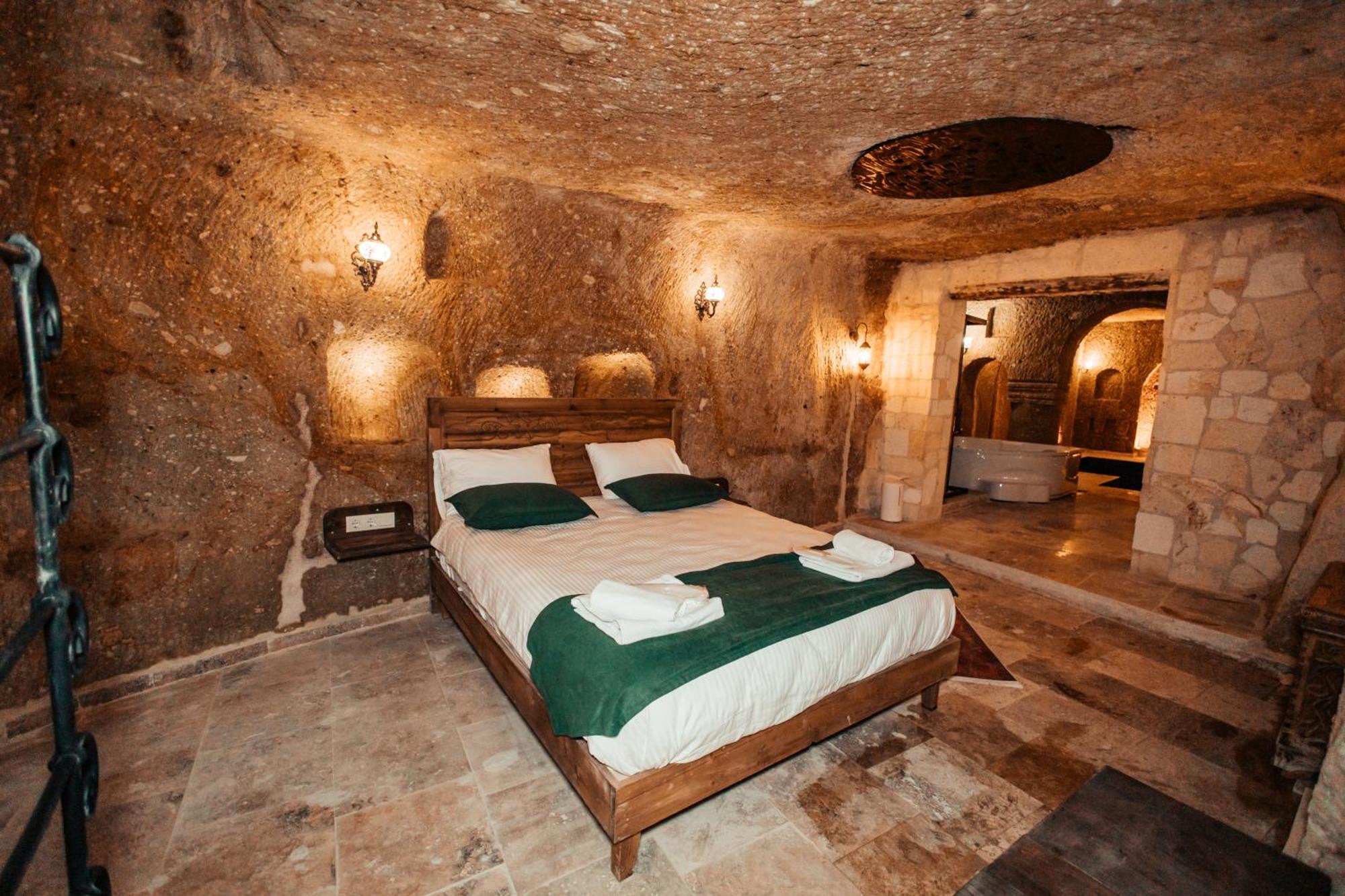 Vanessa Cave House Bed & Breakfast Юргюп Екстериор снимка