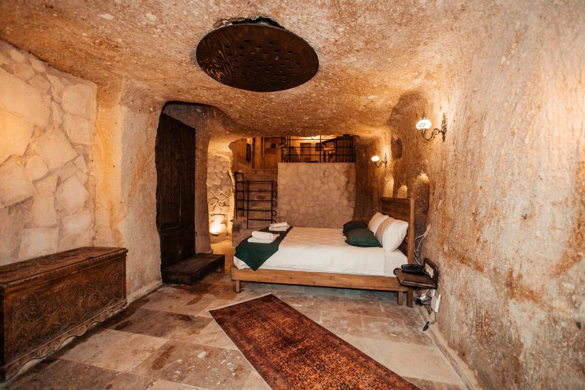 Vanessa Cave House Bed & Breakfast Юргюп Екстериор снимка