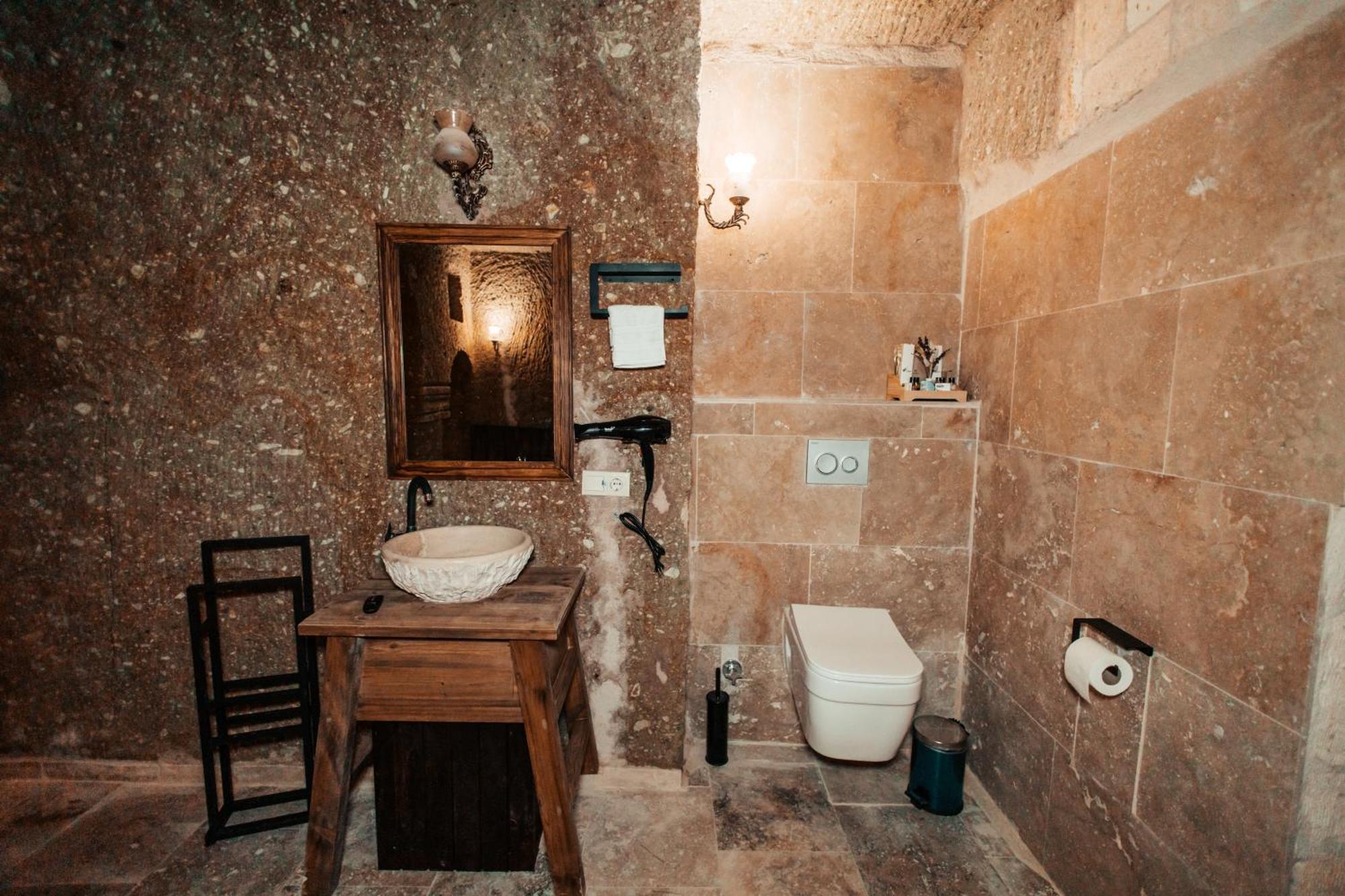 Vanessa Cave House Bed & Breakfast Юргюп Екстериор снимка