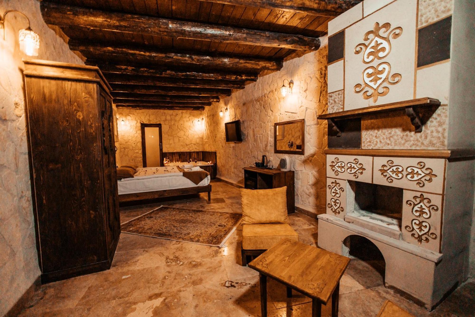 Vanessa Cave House Bed & Breakfast Юргюп Екстериор снимка