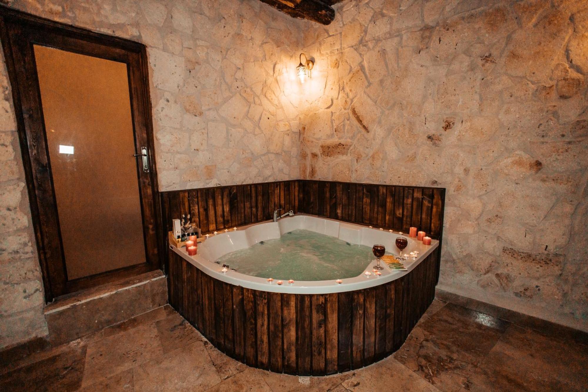 Vanessa Cave House Bed & Breakfast Юргюп Екстериор снимка