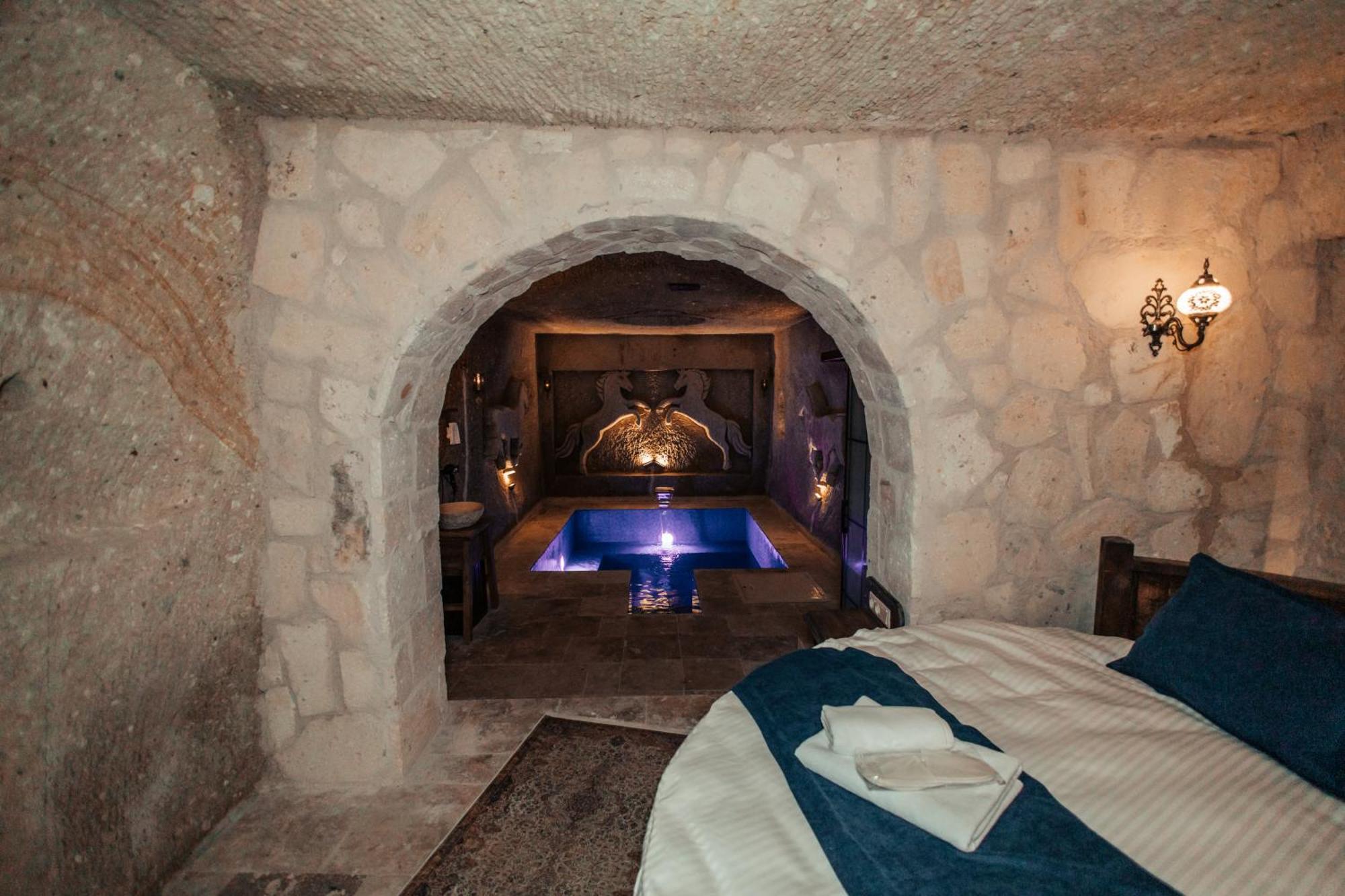 Vanessa Cave House Bed & Breakfast Юргюп Екстериор снимка