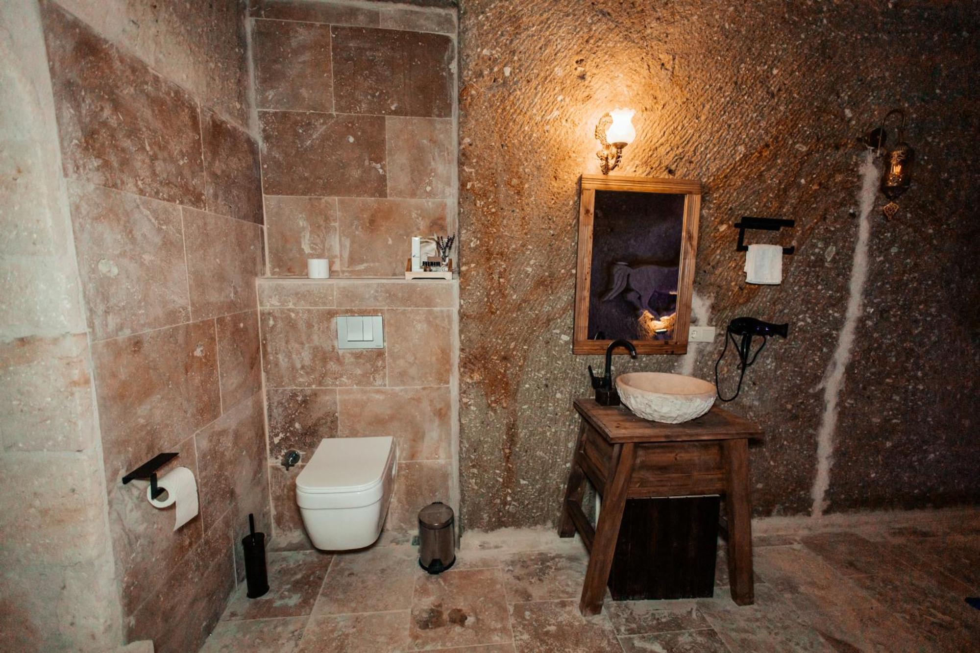 Vanessa Cave House Bed & Breakfast Юргюп Екстериор снимка