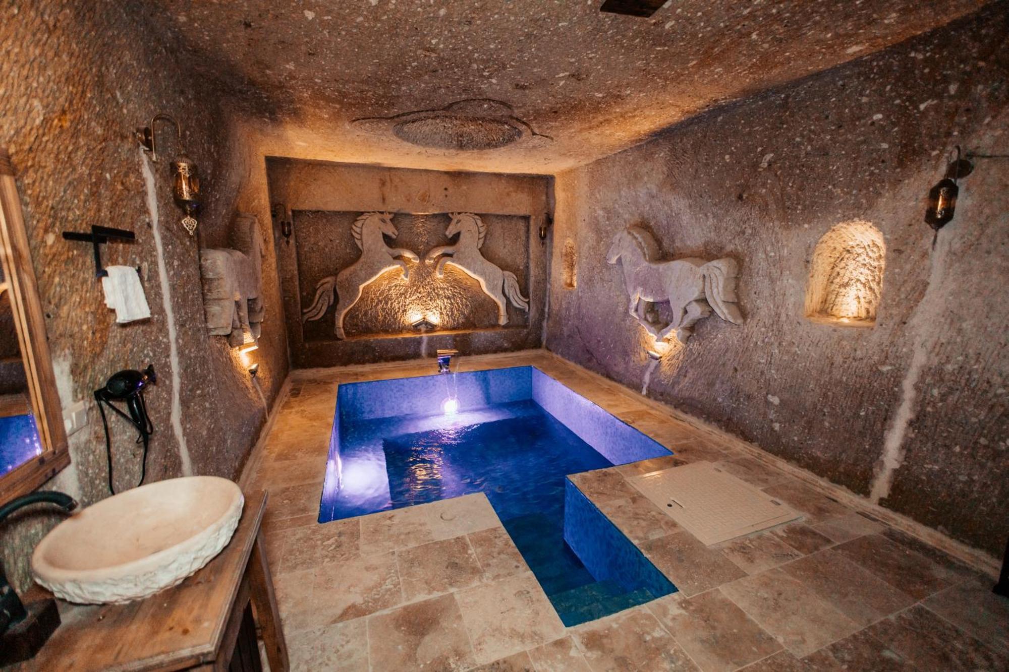 Vanessa Cave House Bed & Breakfast Юргюп Екстериор снимка
