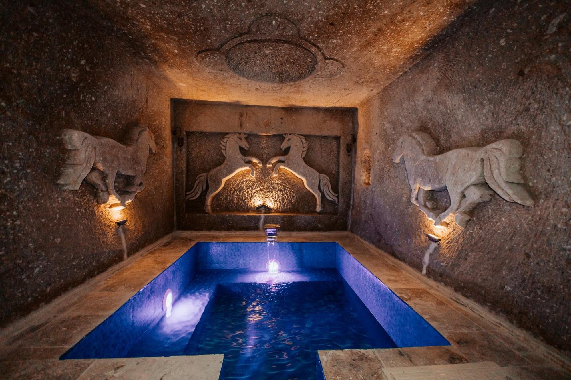 Vanessa Cave House Bed & Breakfast Юргюп Екстериор снимка