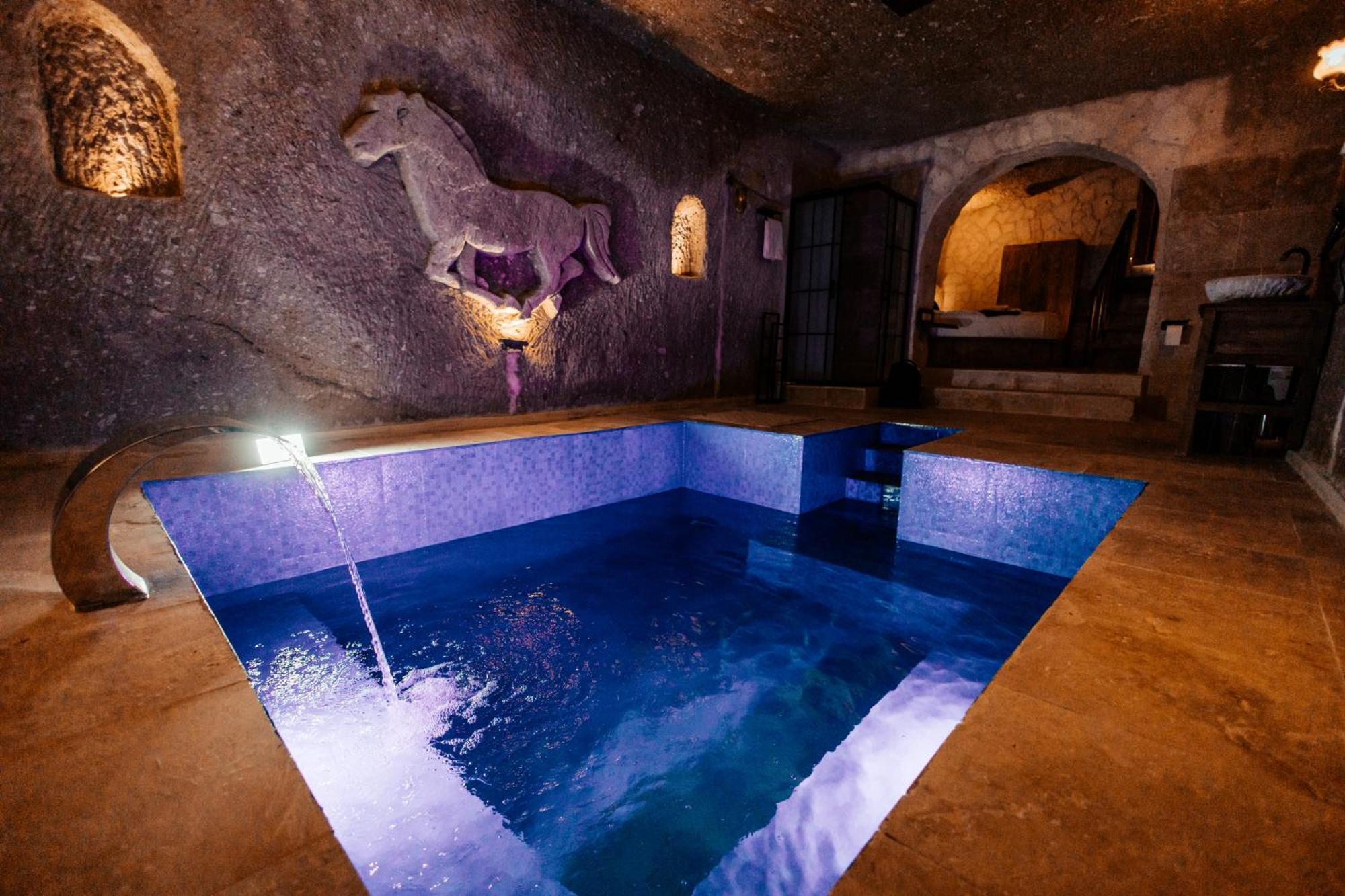 Vanessa Cave House Bed & Breakfast Юргюп Екстериор снимка