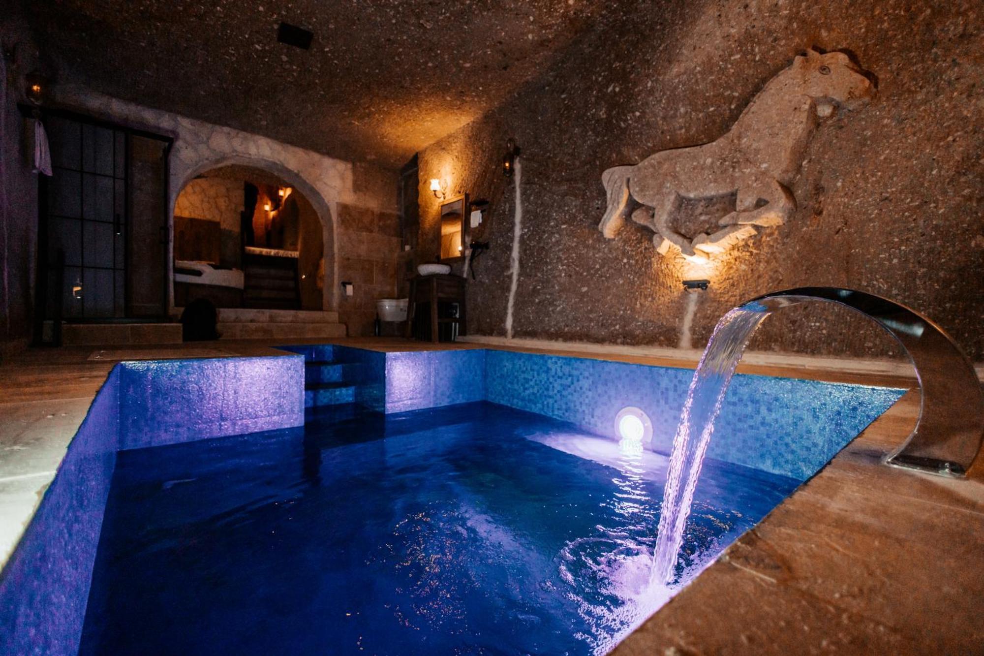 Vanessa Cave House Bed & Breakfast Юргюп Екстериор снимка