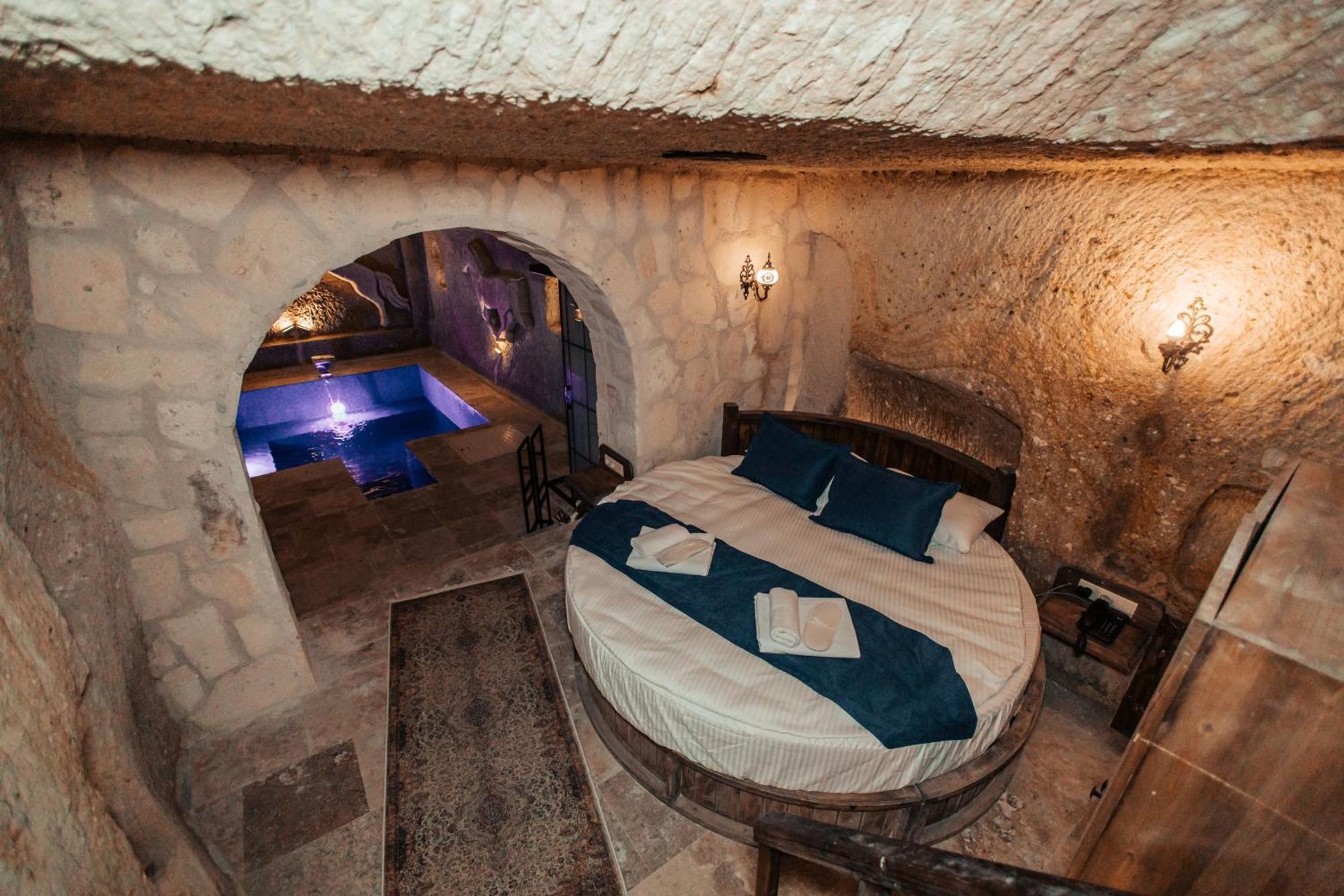 Vanessa Cave House Bed & Breakfast Юргюп Екстериор снимка