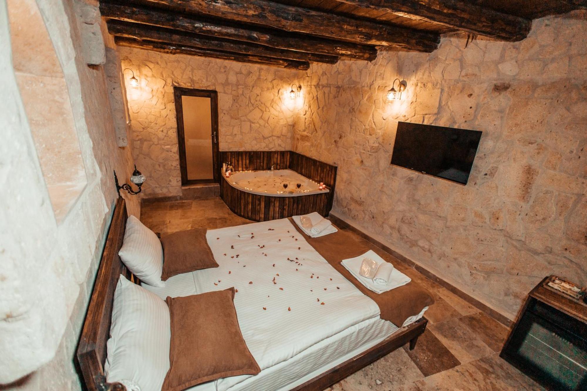 Vanessa Cave House Bed & Breakfast Юргюп Екстериор снимка